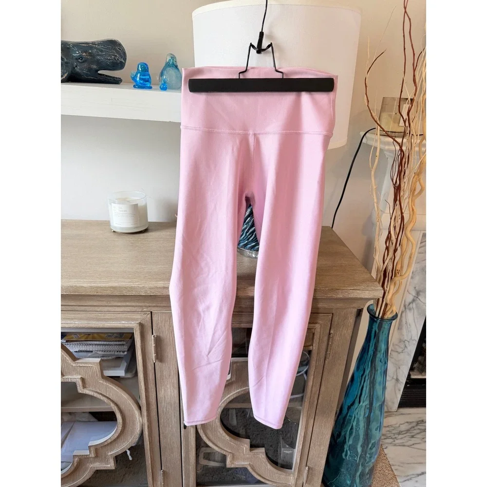 Alo Yoga 7/8 High-Waist Airlift Leggings in a soft pink color Size Small